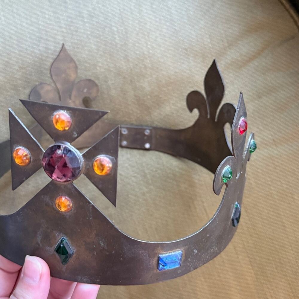 Metal jeweled prop crown - Picture 4 of 6